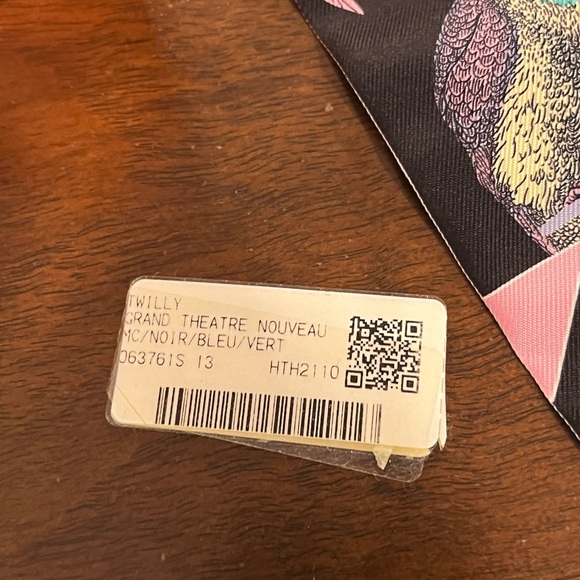 Hermes twilly with box and tag - Picture 2 of 8